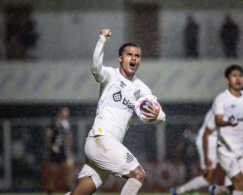 SP – DIADEMA – 04/01/2024 – COPA SAO PAULO 2024, SANTOS X REMO – Enzo Monteiro jogador do Santos comemora seu gol durante partida contra o Remo no estadio Arena Inamar pelo campeonato Copa Sao Paulo 2024. Foto: Abner Dourado/AGIF