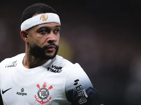 Memphis Depay sofre críticas após derrota do Corinthians