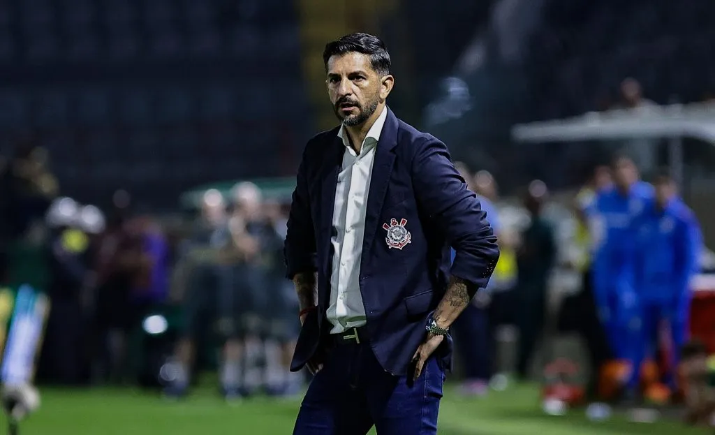 Emiliano Diaz, auxiliar de Ramón Díaz durante partida contra o Palmeiras – Foto: Fabio Giannelli/AGIF