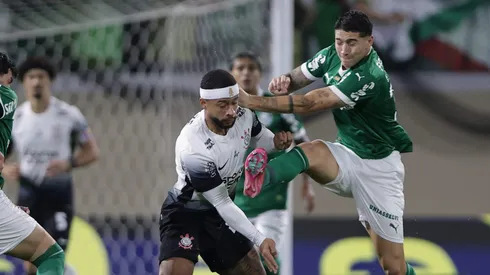 Lance envolvendo Memphis Depay. Foto: Ettore Chiereguini/AGIF