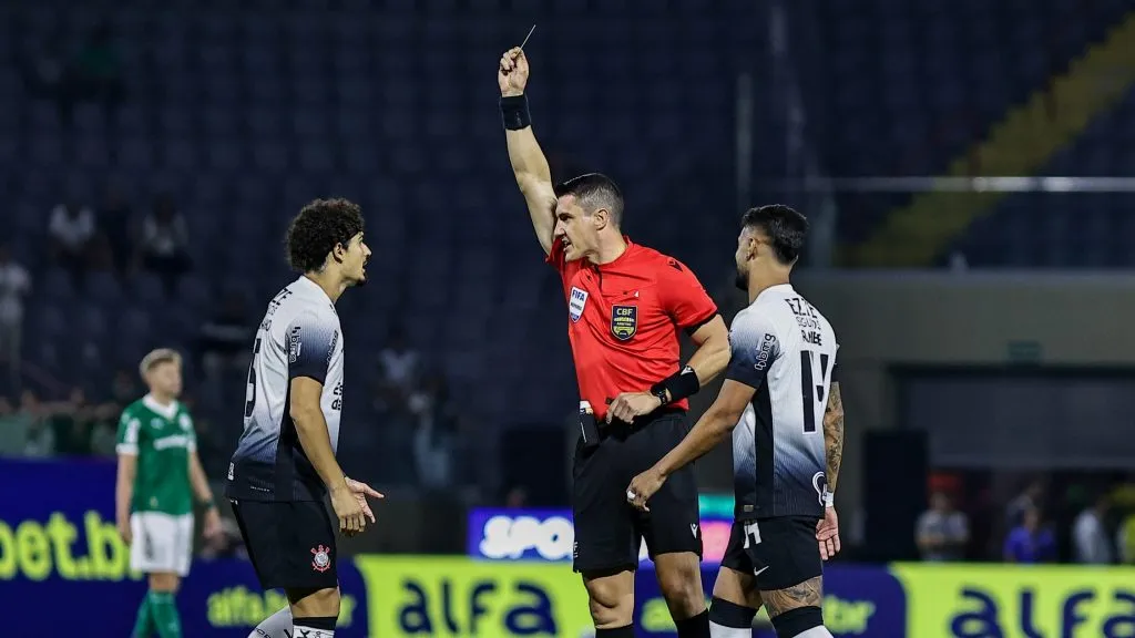 André Ramalho não vive bom momento - Foto: Fabio Giannelli/AGIF.