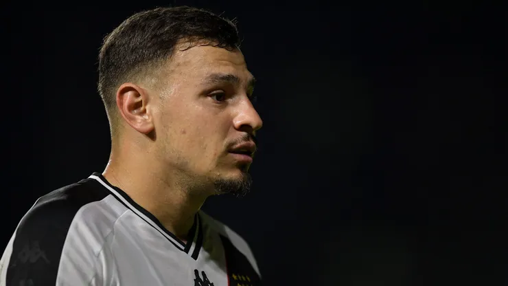 Hugo Moura, volante do Vasco que também atua como meio defensivo entregou um gol para o Sport e irritou os vascaínos