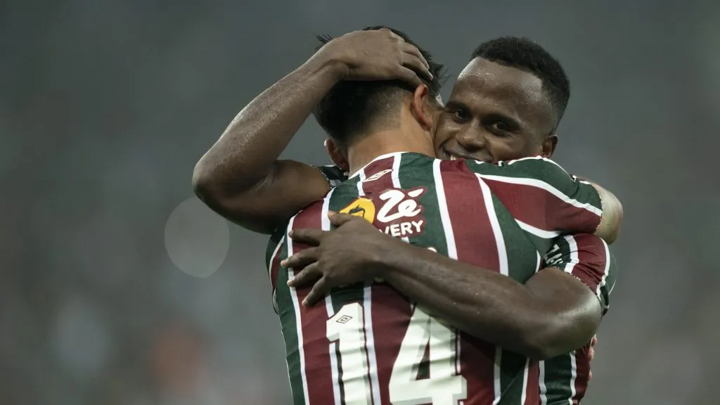 Germán Cano e Jhon Arias celebram tento do Tricolor das Laranjeiras. Foto: Jorge Rodrigues/AGIF.