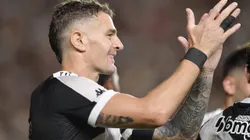 Vegetti comemorando gol durante partida entre Vasco e Sport, em São Januário, pelo Campeonato Brasileiro.