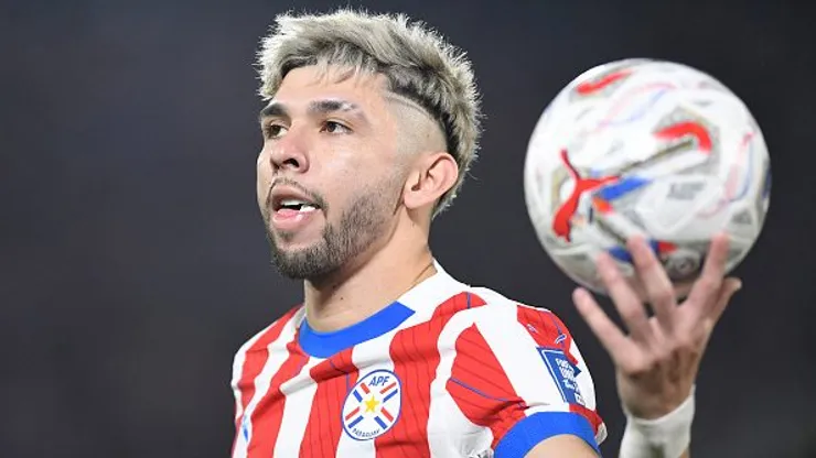 Julio Enciso durante partida entre Paraguai e Chile, no Estádio Defensores del Chaco, pelas Eliminatórias para a Copa do Mundo de 2026. Foto: Christian Alvarenga