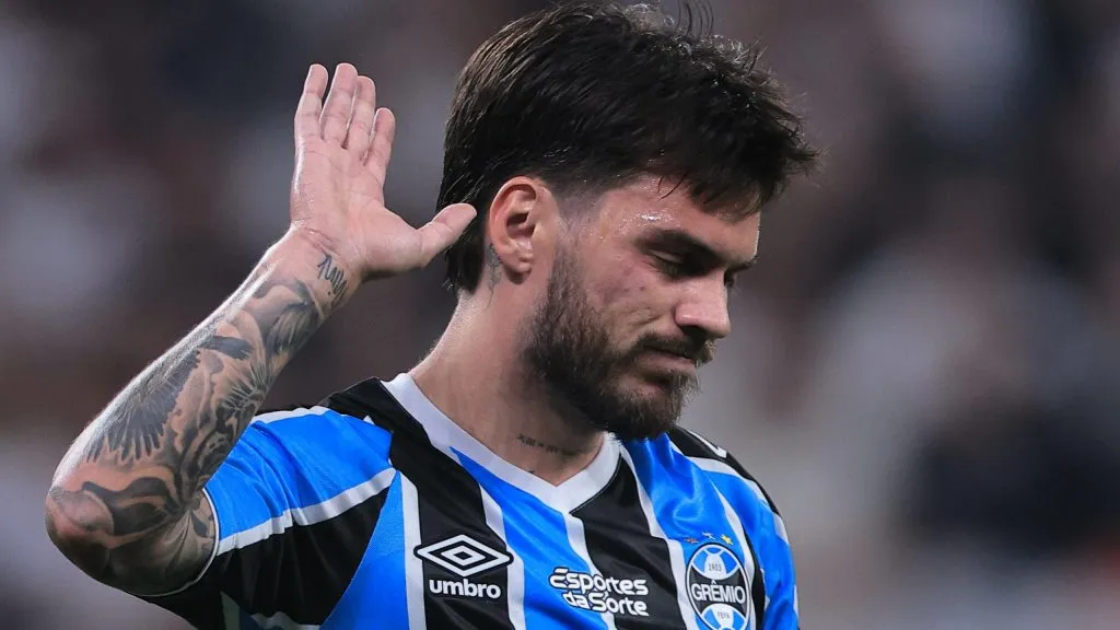 Nathan jogador do Grêmio lamenta durante partida contra o Corinthians no estádio Arena Corinthians pelo campeonato Brasileiro A 2024. Foto: Ettore Chiereguini/AGIF