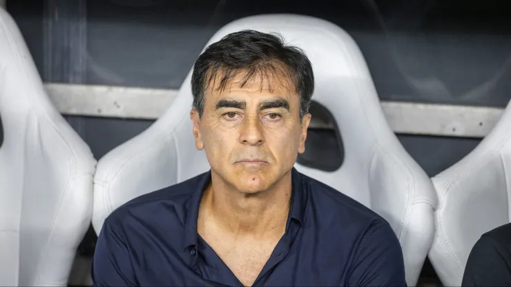 Gustavo quinteros técnico do Grêmio durante partida contra o Ceará no estádio Arena Castelão pelo campeonato Brasileiro A 2025. Foto: Baggio Rodrigues/AGIF