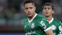 Vitor Roque durante partida entre Palmeiras e Corinthians, na Arena Barueri, pelo Campeonato Brasileiro.