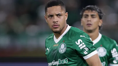 Vitor Roque durante partida entre Palmeiras e Corinthians, na Arena Barueri, pelo Campeonato Brasileiro.