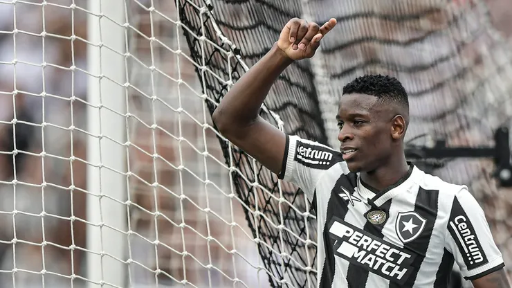 Luiz Henrique, jogador do Botafogo, durante partida contra o São Paulo, pelo Campeonato Brasileiro de 2024. Foto: Thiago Ribeiro/AGIF.