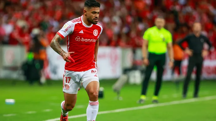 Bruno Tabata está recuperado e mira vaga entre os titulares no Inter. Foto: Luiz Erbes/AGIF