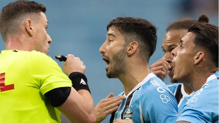 Arbitragem recebeu diversos xingamentos nas redes sociais