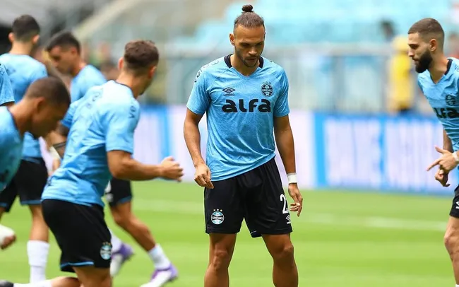 Elenco do Grêmio durante aquecimento na Arena Grêmio. Foto: Lucas Uebel/Grêmio
