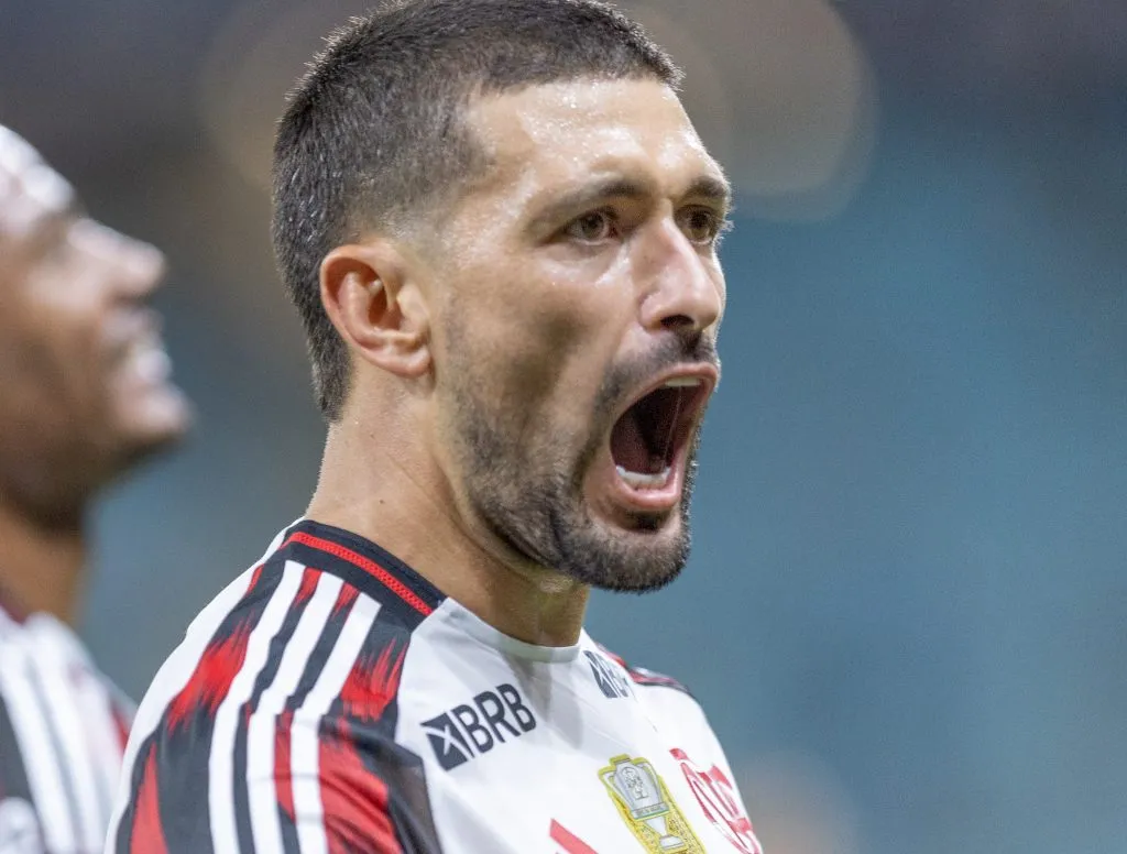 Arrascaeta jogador do Flamengo comemora seu gol durante partida contra o Gremio. Foto: Liamara Polli/AGIF