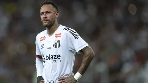 Neymar voltou a se lesionar pelo Santos
