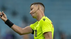 RS - PORTO ALEGRE - 13/04/2025 - BRASILEIRO A 2025, GREMIO X FLAMENGO - O arbitro Ramon Abatti Abel durante partida entre Gremio e Flamengo no estadio Arena do Gremio pelo campeonato Brasileiro A 2025.