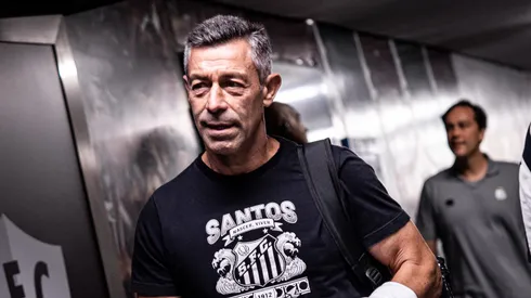 Pedro Caixinha vem tendo seu futuro questionado no Santos