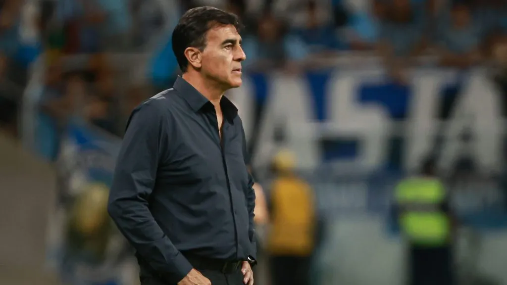 Gustavo Quinteros durante partida. Foto: Maxi Franzoi/AGIF