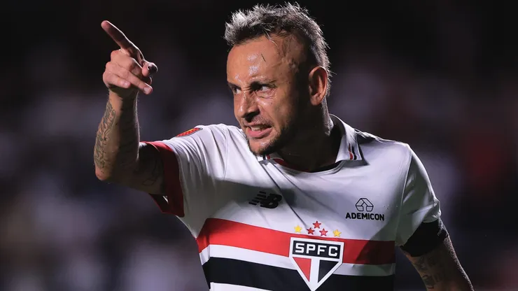 Rafinha pode voltar ao São Paulo como auxiliar-técnico.