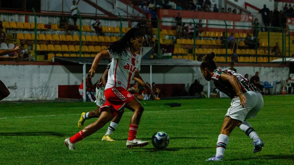 Jogadoras no duelo entre Fluminense e Internacional pelo Brasileirão Feminino