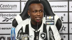 Nathan Fernades em apresentação no Botafogo. Foto: Vitor Silva/Botafogo.