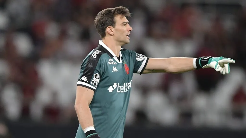 Léo Jardim durante partida. Foto: Thiago Ribeiro/AGIF