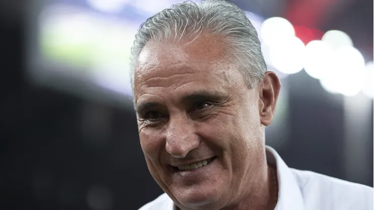 Treinador brasileiro está livre no mercado e foi aprovado pelos santistas.