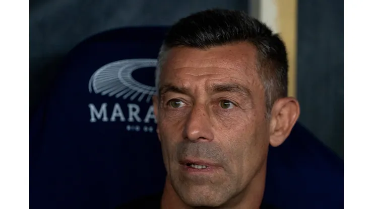RJ - RIO DE JANEIRO - 13/04/2025 - BRASILEIRO A 2025, FLUMINENSE X SANTOS - Pedro Caixinha tecnico do Santos durante partida contra o Fluminense no estadio Maracana pelo campeonato Brasileiro A 2025. Foto: Thiago Ribeiro/AGIF