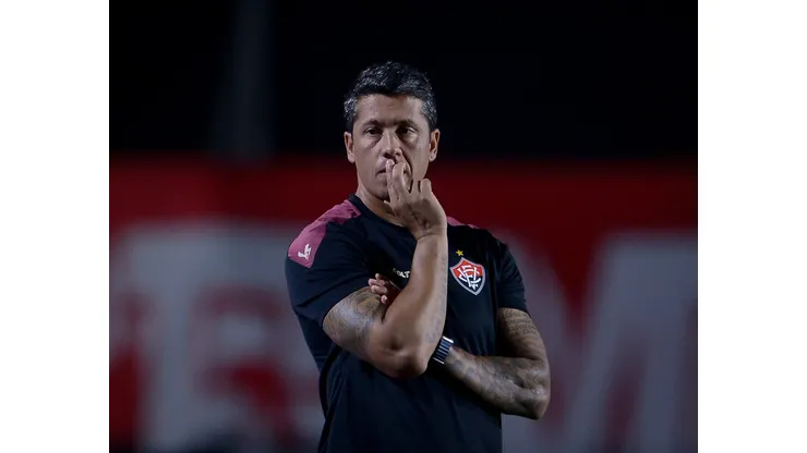 Carpini ficou insatisfeito após Vitória x Cruzeiro.