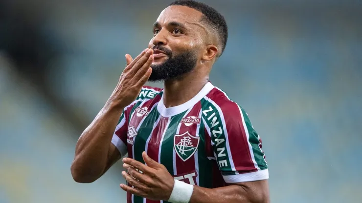 Samuel Xavier, jogador do Fluminense, comemora seu gol durante partida contra o Santos, pelo Campeonato Brasileiro. Foto: Thiago Ribeiro/AGIF.
