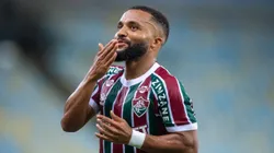 Samuel Xavier, jogador do Fluminense, comemora seu gol durante partida contra o Santos, pelo Campeonato Brasileiro. Foto: Thiago Ribeiro/AGIF.