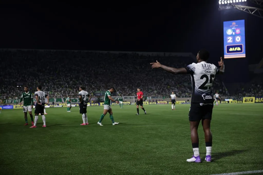 Caca jogador do Corinthians lamenta durante partida contra o Palmeiras – Foto: Ettore Chiereguini/AGIF