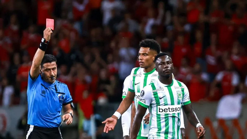 Foto: Maxi Franzoi/AGIF – Marino Hinestroza durante jogo contra o Inter pela Libertadores.