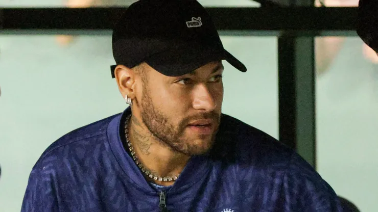 Neymar jogador do Santos durante entrada em campo partida amistosa contra o Coritiba no estadio Couto Pereira. Jogador nao foi relacionado para a partida, mas viajou com a delegação para Curitiba. Foto: Robson Mafra/AGIF