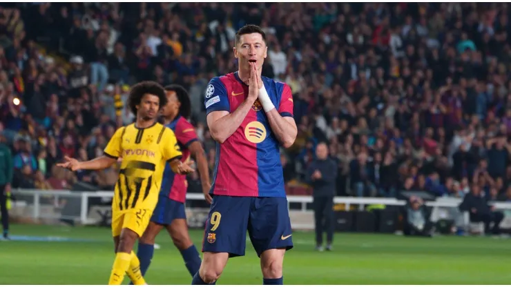Robert Lewandowski em partida entre Barcelona e Borussia Dortmund. Foto: Action Plus Sports Images / Alamy Stock Photo