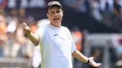 Lucas Piccinato técnico do Corinthians durante partida contra o São Paulo no estádio Arena Corinthians pelo campeonato Brasileiro A Feminino 2024.