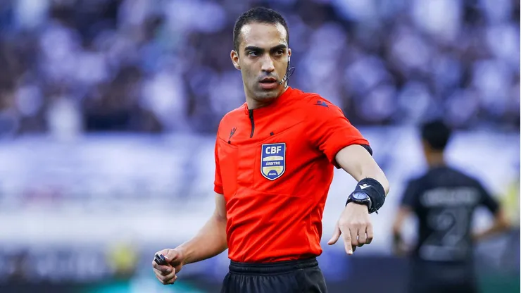Àrbitro David Lacerda é jovem e está em ascensão no cenário da arbitragem nacional