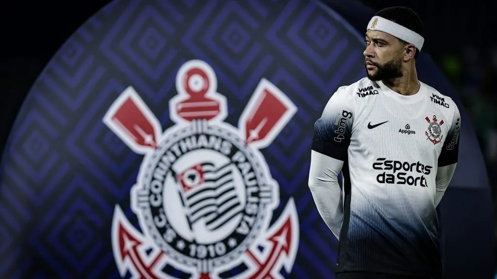 Depay cobrou reforços no Timão - Foto: Fabio Giannelli/AGIF.