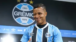 Marlon em apresentação no Grêmio