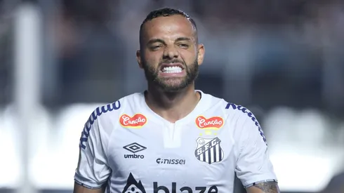 Atacante não vive um bom momento - Foto: Reinaldo Campos/AGIF.