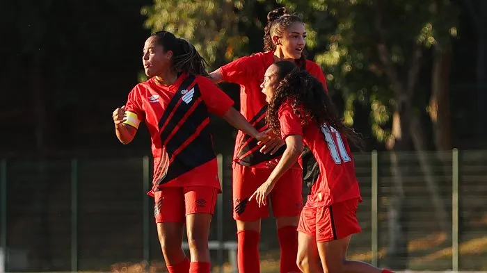 Talita em partida pelo Athletico Paranaense no Brasileirão Feminino A2