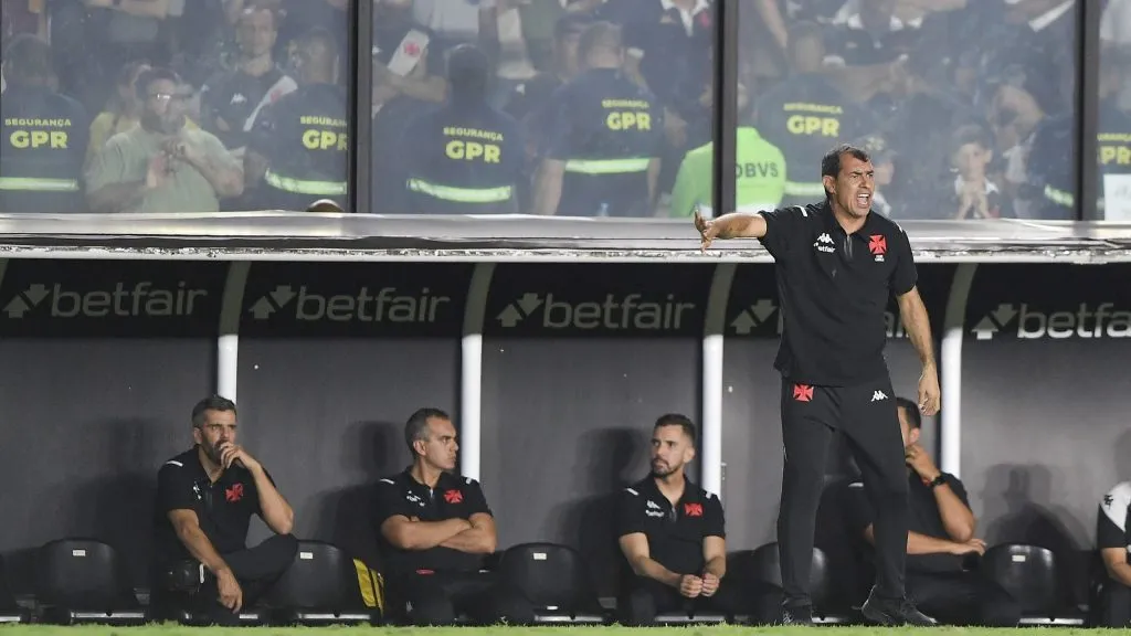 Fábio Carille, técnico do Vasco, durante partida contra o Sport, pelo Campeonato Brasileiro. Foto: Thiago Ribeiro/AGIF.