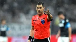 Gustavo Tejera em ação nas quatro linhas. Foto: Alexandre Schneider/Getty Images.