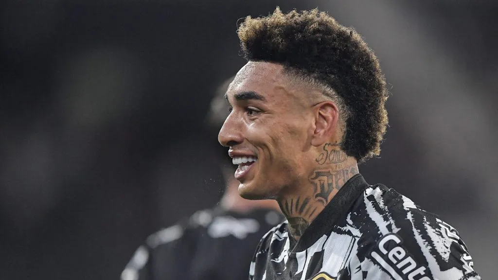 Igor Jesus, jogador do Botafogo, durante partida contra o Juventude, pelo Campeonato Brasileiro. Foto: Thiago Ribeiro/AGIF.