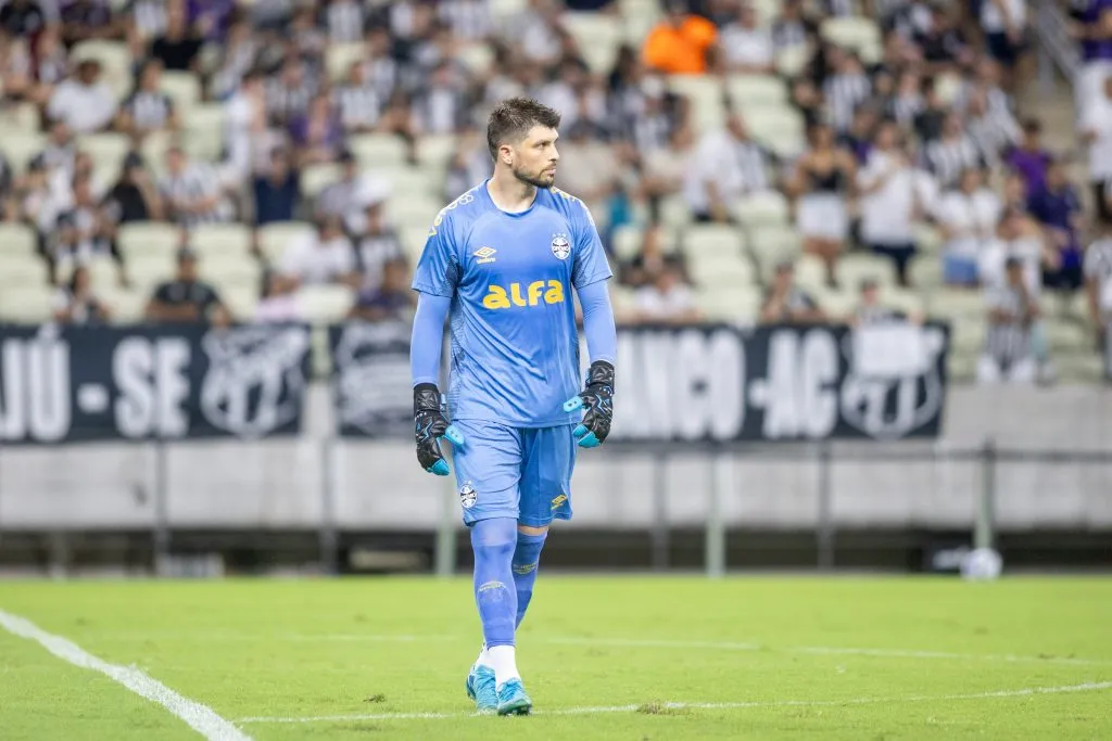 Tiago Volpi vem sendo um dos poucos “inocentados” pelo torcedor neste início de temporada do Grêmio. Foto: Baggio Rodrigues/AGIF