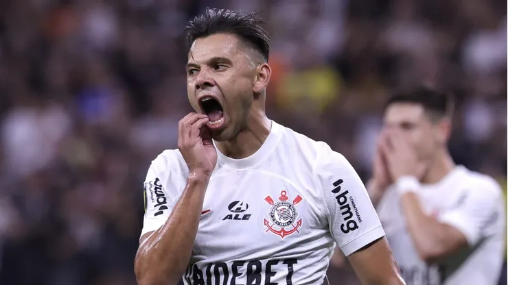 Ángel Romero será titular no meio de campo diante do Fluminense