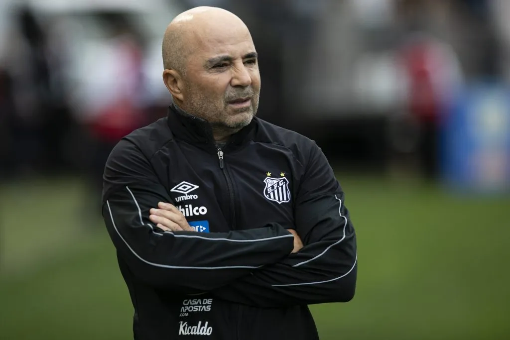 Sampaoli em jogo do Peixe, em 2019. Foto: Daniel Vorley/AGIF