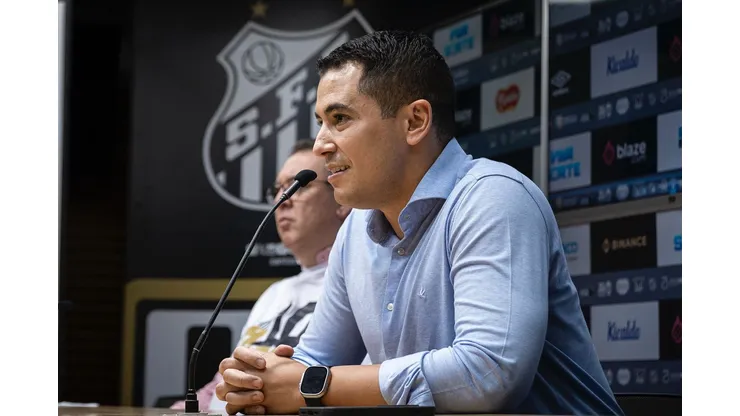 Pedro Martins terá reunião nesta 4ª e pode ser demitido como CEO do Santos - Foto: Bruno Vaz/Santos FC