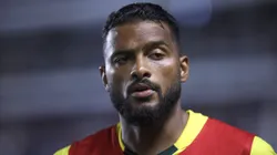 Reinaldo, jogador do Mirassol durante partida contra o Santos no estadio Vila Belmiro pelo campeonato Paulista 2025