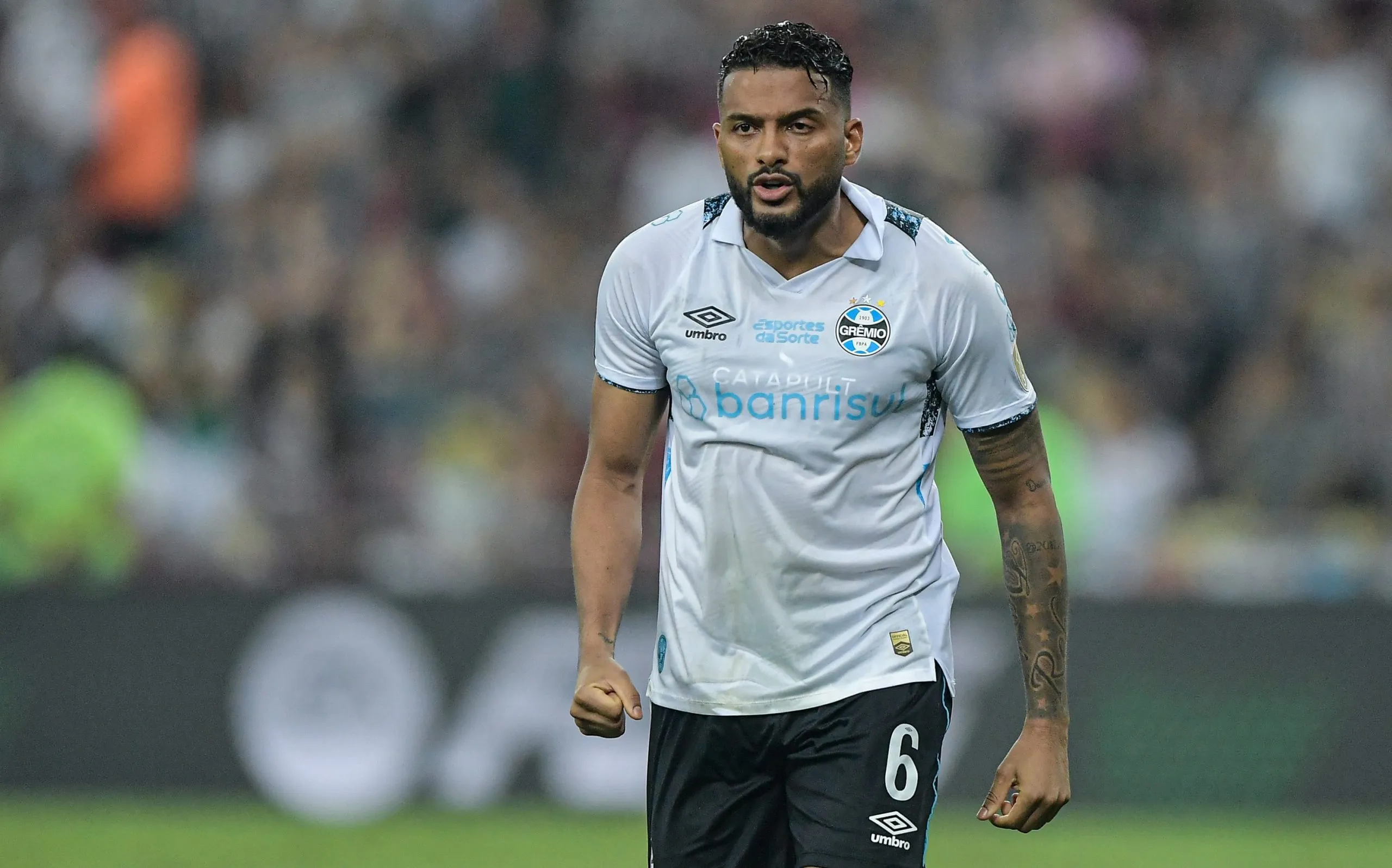 Reinaldo, jogador do Gremio durante partida contra o Fluminense no estadio Maracana pelo campeonato Copa Libertadores 2024. Foto: Thiago Ribeiro/AGIF
